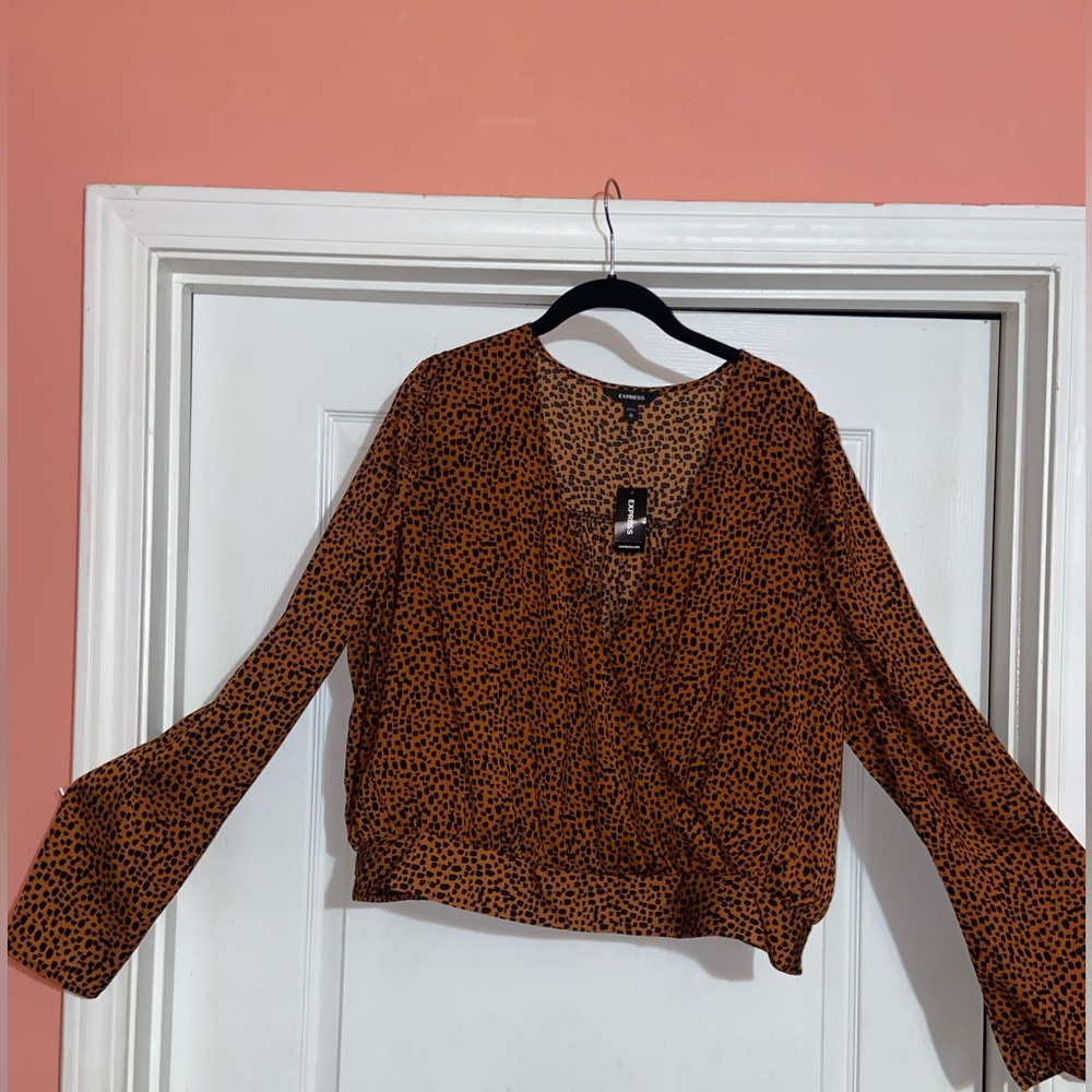 NWT Express woman’s blouse in sz xl. Waist is stretchy for better comfort.